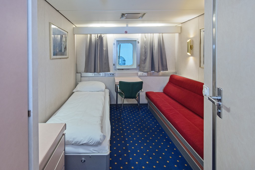 Hurtigruten MS Vesteralen Polar Outside Outside Restricted view a.jpg